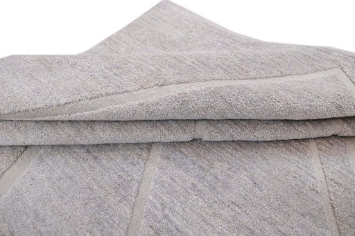 Surface texture of New Mahli rug with natural Wool and intricate pattern
