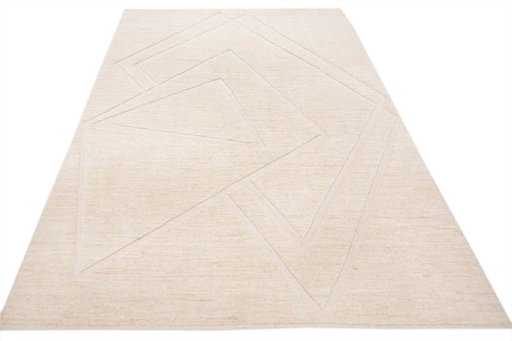 Surface texture of New Mahli rug with natural Wool and intricate pattern