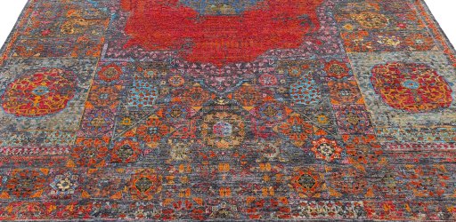 Surface texture of New Mahli rug with natural Wool and intricate pattern