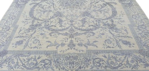 Surface texture of New Mahli rug with natural Wool and intricate pattern
