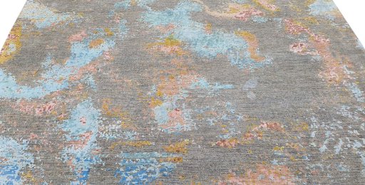 Surface texture of New Mahli rug with natural Wool and intricate pattern