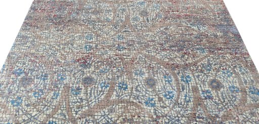 Surface texture of New Mahli rug with natural Wool and intricate pattern