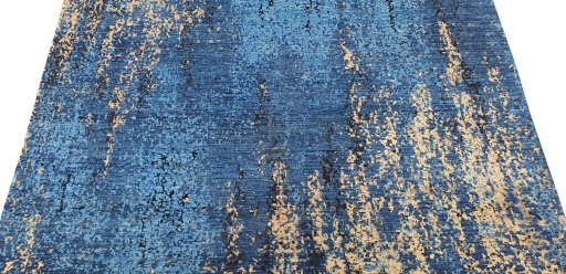Surface texture of New Mahli rug with natural Wool and intricate pattern