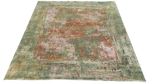 Corner detail of New Mahli rug showing border pattern and Wool pile