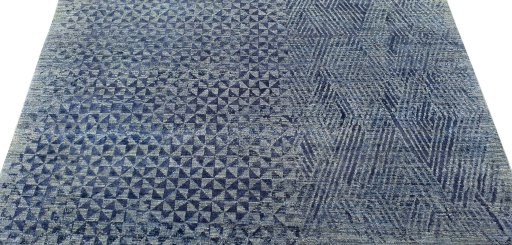 Surface texture of New Mahli rug with natural Wool and intricate pattern