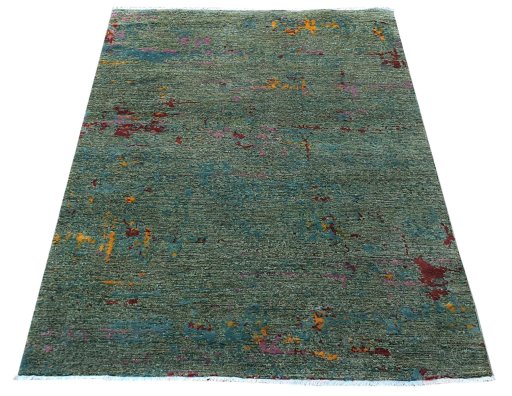 Corner detail of New Mahli rug showing border pattern and Wool pile