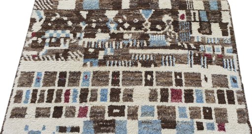 Backside of handmade New Morocco rug showing knot structure and weave density