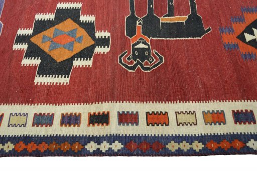 Central medallion detail of 2000s Kilim Dastan rug from Iran / Persia