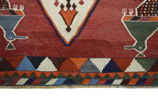 Central medallion detail of 2000s Kilim Dastan rug from Iran / Persia