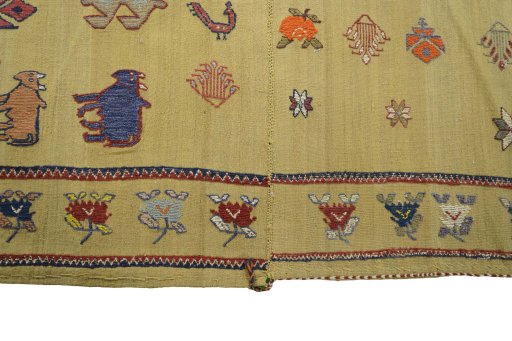 Central medallion detail of 1970s Kilim Dastan rug from Iran / Persia