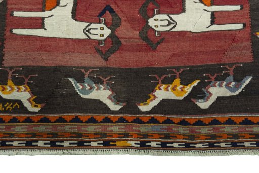 Central medallion detail of 1970s Kilim Dastan rug from Iran / Persia