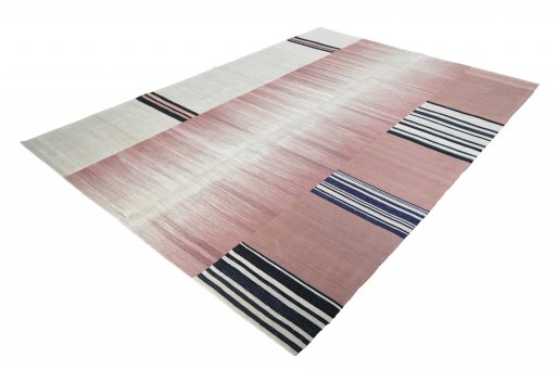 Corner detail of New Kilim Kiasar rug showing border pattern and Wool pile