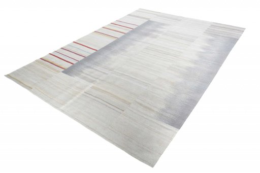 Corner detail of New Kilim Kiasar rug showing border pattern and Wool pile