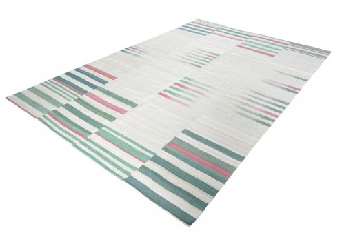 Corner detail of New Kilim Kiasar rug showing border pattern and Wool pile