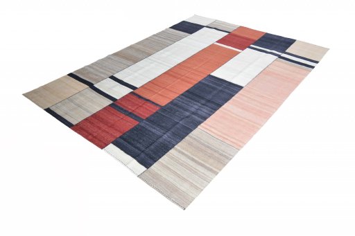 Corner detail of New Kilim Kiasar rug showing border pattern and Wool pile