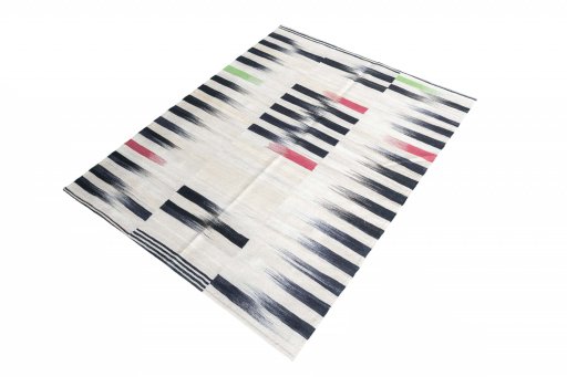 Corner detail of New Kilim Kiasar rug showing border pattern and Wool pile