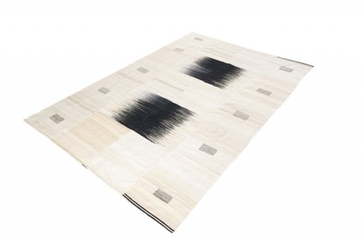 Corner detail of New Kilim Kiasar rug showing border pattern and Wool pile