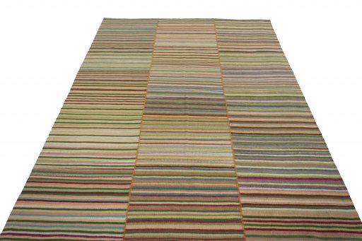 Corner detail of New Kilim Kiasar rug showing border pattern and Wool pile