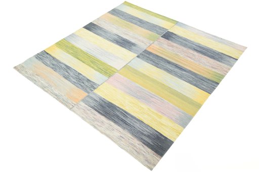 Corner detail of New Kilim Kiasar rug showing border pattern and Wool pile