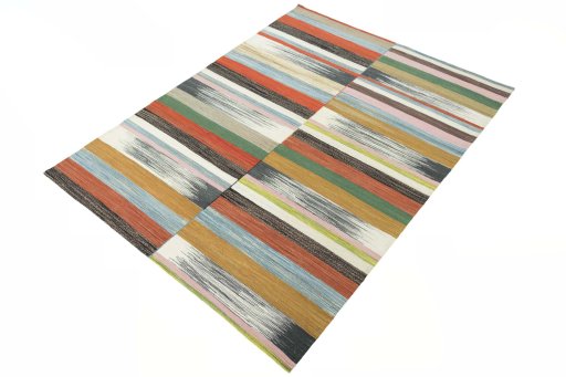 Corner detail of New Kilim Kiasar rug showing border pattern and Wool pile