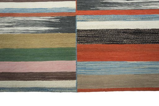 Central medallion detail of New Kilim Kiasar rug from Iran / Persia