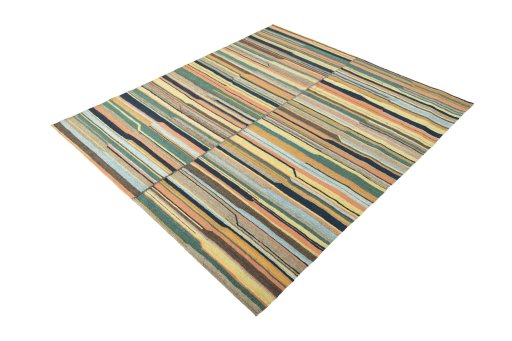Corner detail of New Kilim Kiasar rug showing border pattern and Wool pile