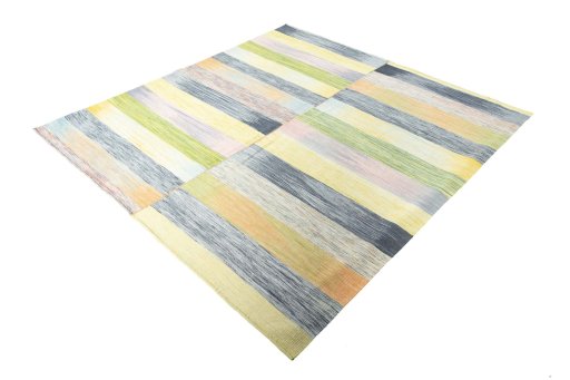 Corner detail of New Kilim Kiasar rug showing border pattern and Wool pile
