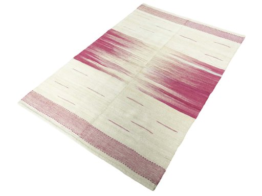 Corner detail of New Kilim Kiasar rug showing border pattern and Wool pile