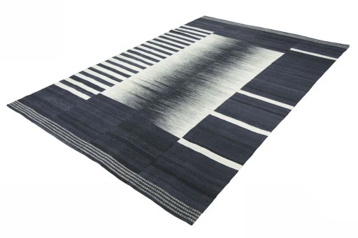Corner detail of New Kilim Kiasar rug showing border pattern and Wool pile