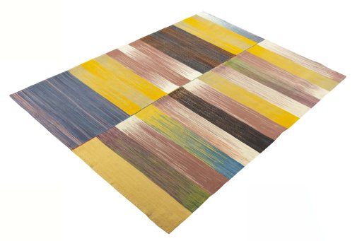 Corner detail of New Kilim Kiasar rug showing border pattern and Wool pile