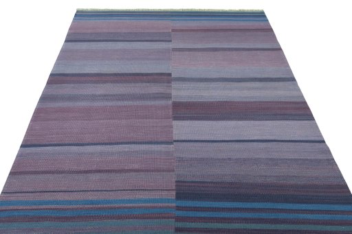 Close-up detail of New Kilim Kiasar rug from Iran / Persia showing Wool weave