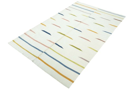 Corner detail of New Kilim Kiasar rug showing border pattern and Wool pile