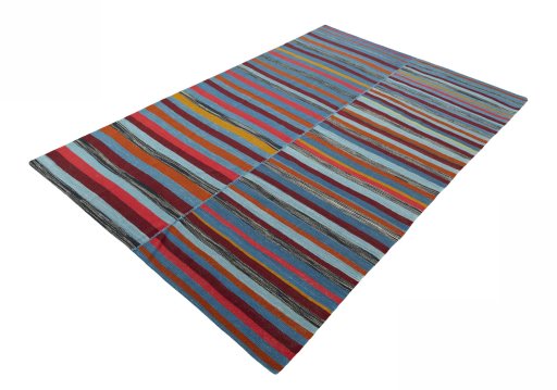Corner detail of New Kilim Kiasar rug showing border pattern and Wool pile