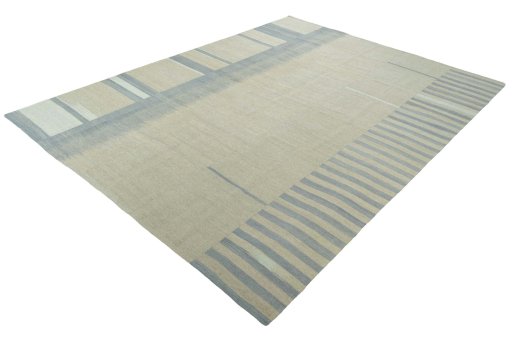 Corner detail of New Kilim Kiasar rug showing border pattern and Wool pile