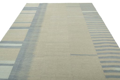 Close-up detail of New Kilim Kiasar rug from Iran / Persia showing Wool weave