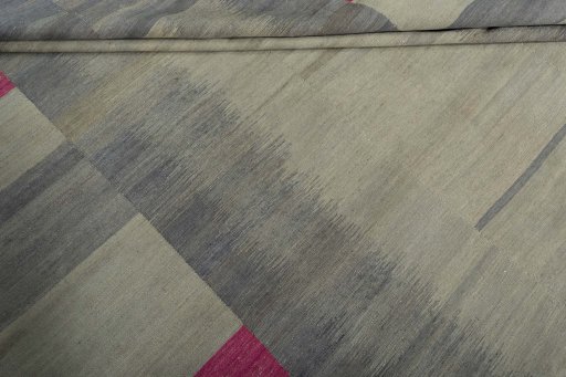 Corner detail of New Kilim Kiasar rug showing border pattern and Wool pile