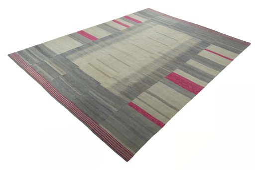 Corner detail of New Kilim Kiasar rug showing border pattern and Wool pile