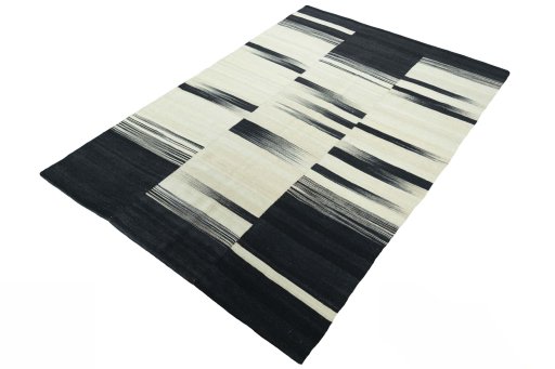 Corner detail of New Kilim Kiasar rug showing border pattern and Wool pile