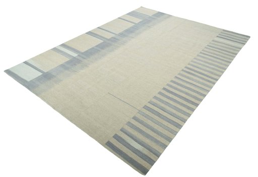 Corner detail of New Kilim Kiasar rug showing border pattern and Wool pile
