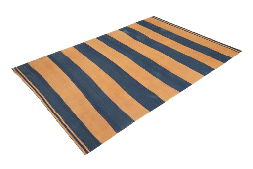 Corner detail of New Modern Design rug showing border pattern and Wool pile