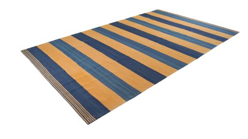Corner detail of New Modern Design rug showing border pattern and Wool pile