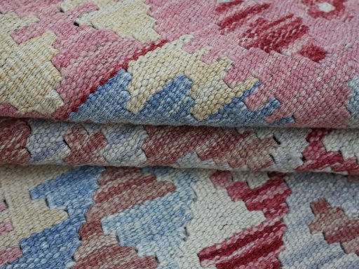 Close-up detail of New Modern Design rug from Pakistan showing Wool weave