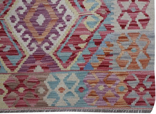 Close-up detail of New Modern Design rug from Pakistan showing Wool weave