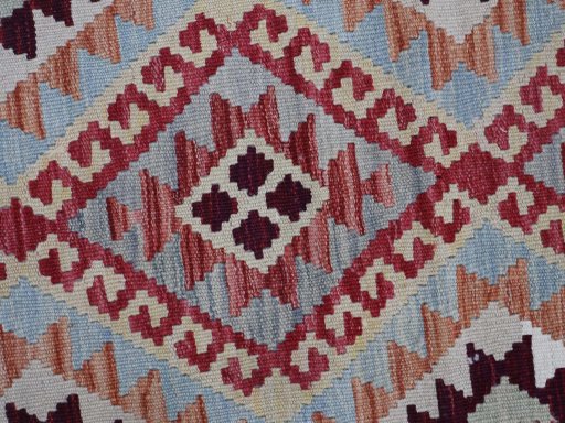 Central medallion detail of New Modern Design rug from Pakistan