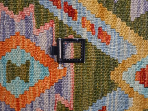 Corner detail of New Modern Design rug showing border pattern and Wool pile