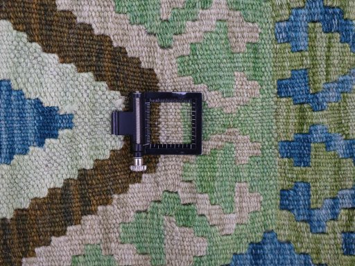 Corner detail of New Modern Design rug showing border pattern and Wool pile