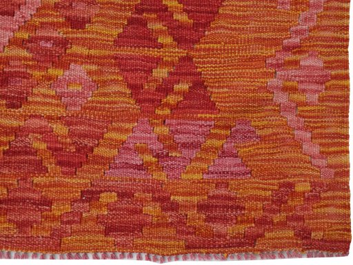 Close-up detail of New Modern Design rug from Pakistan showing Wool weave