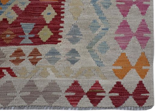 Close-up detail of New Modern Design rug from Pakistan showing Wool weave