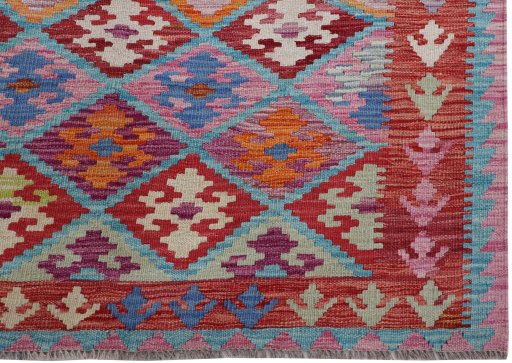 Close-up detail of New Modern Design rug from Pakistan showing Wool weave
