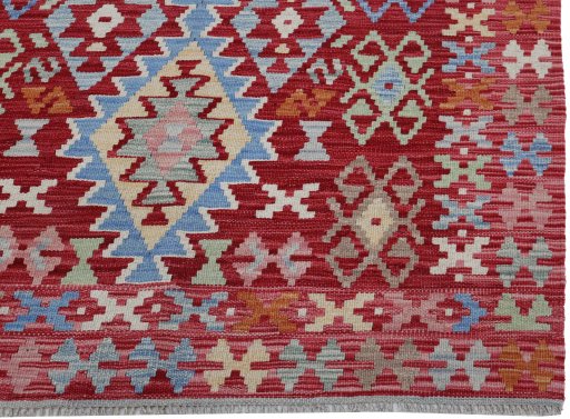 Close-up detail of New Modern Design rug from Pakistan showing Wool weave